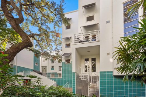 Condominio en venta en Tampa, Florida, 3 dormitorios, 215.53 m2 № 2227397 - foto 3