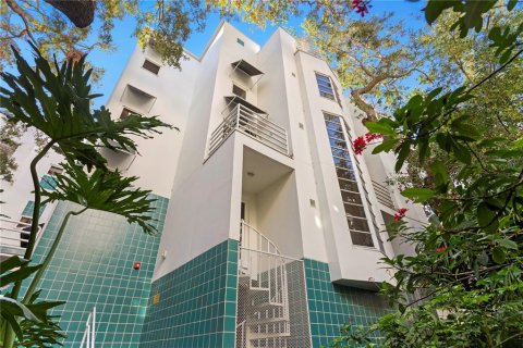 Condo in Tampa, Florida, 3 bedrooms № 2227397