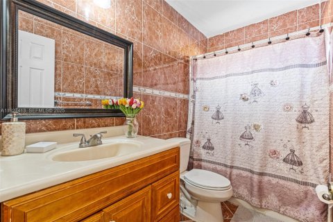 House in Miramar, Florida 4 bedrooms, 162.3 sq.m. № 1986096 - photo 29