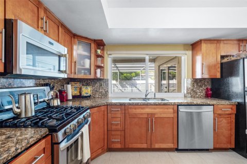 House in Miramar, Florida 4 bedrooms, 162.3 sq.m. № 1986096 - photo 19