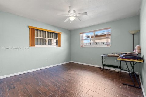 House in Miramar, Florida 4 bedrooms, 162.3 sq.m. № 1986096 - photo 27