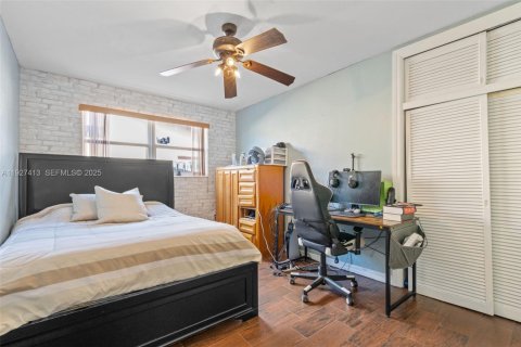 House in Miramar, Florida 4 bedrooms, 162.3 sq.m. № 1986096 - photo 30