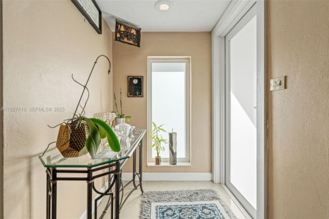 House in Miramar, Florida 4 bedrooms, 162.3 sq.m. № 1986096 - photo 5