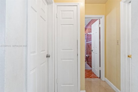 House in Miramar, Florida 4 bedrooms, 162.3 sq.m. № 1986096 - photo 22