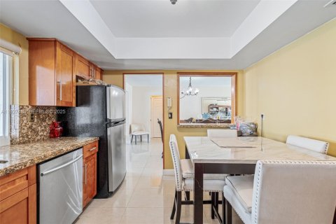 House in Miramar, Florida 4 bedrooms, 162.3 sq.m. № 1986096 - photo 21