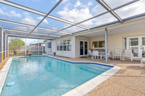 House in Miramar, Florida 4 bedrooms, 162.3 sq.m. № 1986096 - photo 3