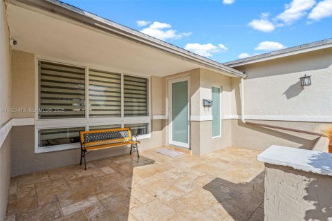 House in Miramar, Florida 4 bedrooms, 162.3 sq.m. № 1986096 - photo 4