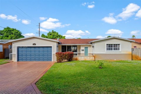 House in Miramar, Florida 4 bedrooms, 162.3 sq.m. № 1986096 - photo 2