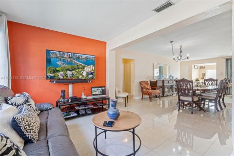 House in Miramar, Florida 4 bedrooms, 162.3 sq.m. № 1986096 - photo 16