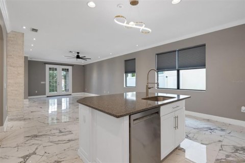 House in Lakeland, Florida 4 bedrooms, 284.93 sq.m. № 1919220 - photo 14