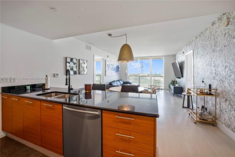 Condo in Miami, Florida, 2 bedrooms  № 1952610 - photo 7