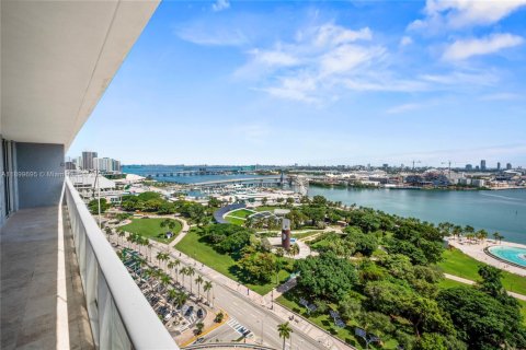 Condo in Miami, Florida, 2 bedrooms  № 1952610 - photo 14