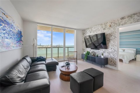 Condo in Miami, Florida, 2 bedrooms  № 1952610 - photo 16