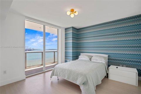 Condo in Miami, Florida, 2 bedrooms  № 1952610 - photo 17