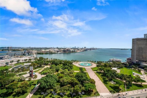 Condo in Miami, Florida, 2 bedrooms  № 1952610 - photo 13