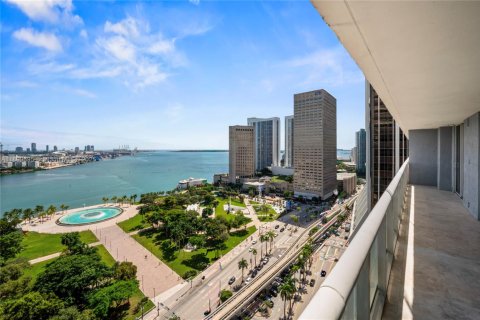 Condo in Miami, Florida, 2 bedrooms  № 1952610 - photo 12