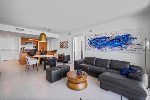 Condo in Miami, Florida, 2 bedrooms  № 1952610 - photo 15