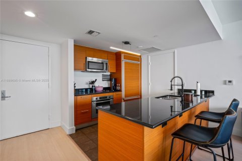 Condo in Miami, Florida, 2 bedrooms  № 1952610 - photo 8