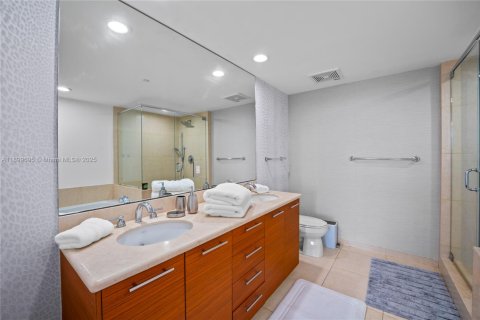Condo in Miami, Florida, 2 bedrooms  № 1952610 - photo 27