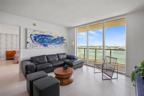 Condo in Miami, Florida, 2 bedrooms  № 1952610 - photo 23