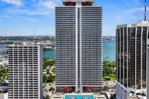 Condo in Miami, Florida, 2 bedrooms  № 1952610 - photo 2