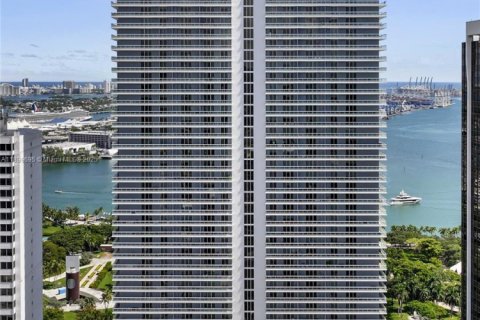Condo in Miami, Florida, 2 bedrooms  № 1952610 - photo 1