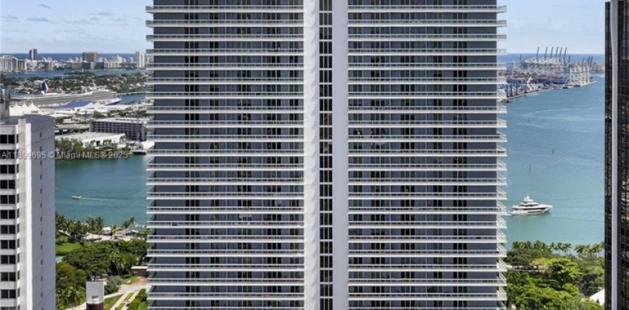 Condo in Miami, Florida, 2 bedrooms  № 1952610