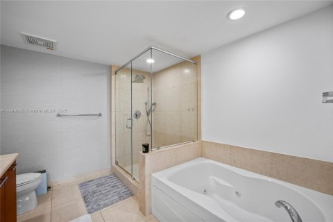 Condo in Miami, Florida, 2 bedrooms  № 1952610 - photo 26
