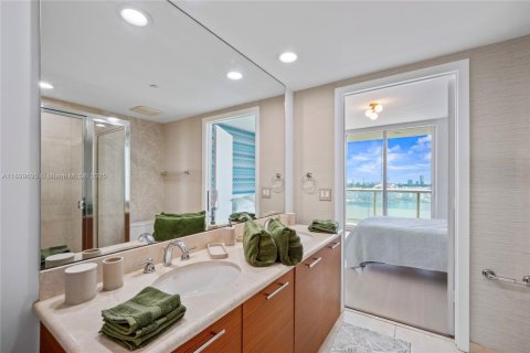 Condo in Miami, Florida, 2 bedrooms  № 1952610 - photo 20