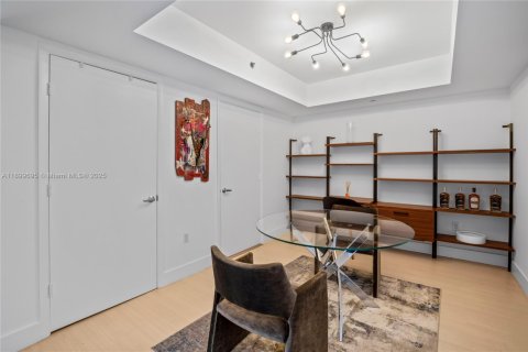 Condo in Miami, Florida, 2 bedrooms  № 1952610 - photo 5