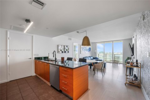 Condo in Miami, Florida, 2 bedrooms  № 1952610 - photo 3
