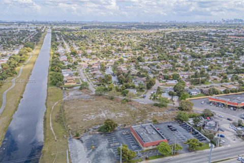 Commercial property in Lauderdale Lakes, Florida № 1962782 - photo 13