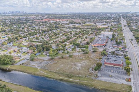 Commercial property in Lauderdale Lakes, Florida № 1962782 - photo 9