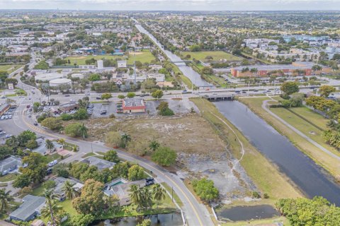 Commercial property in Lauderdale Lakes, Florida № 1962782 - photo 5