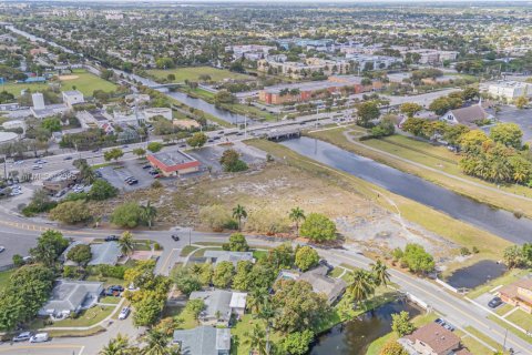 Commercial property in Lauderdale Lakes, Florida № 1962782 - photo 4