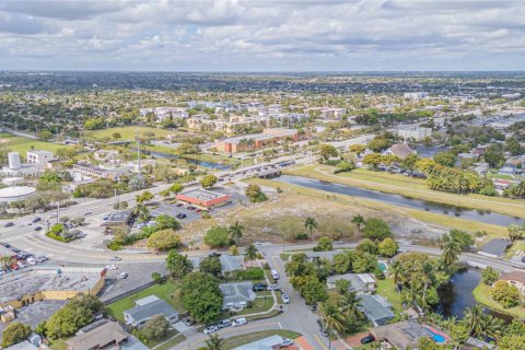 Commercial property in Lauderdale Lakes, Florida № 1962782 - photo 2
