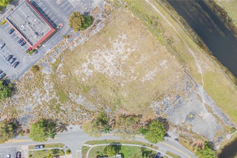 Commercial property in Lauderdale Lakes, Florida № 1962782 - photo 19