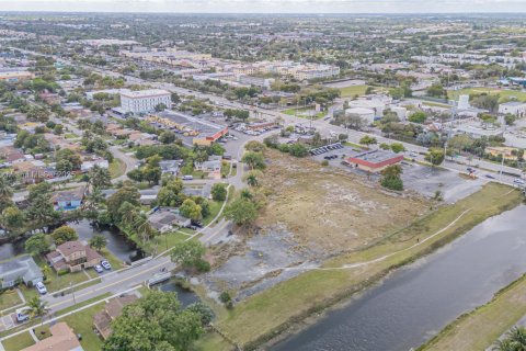 Commercial property in Lauderdale Lakes, Florida № 1962782 - photo 6