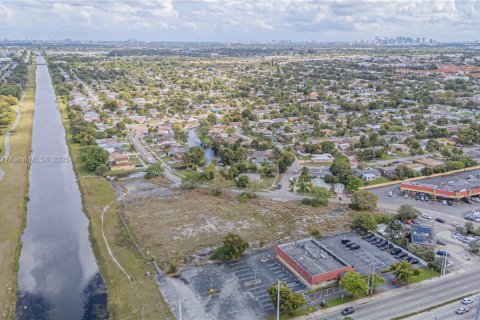 Commercial property in Lauderdale Lakes, Florida № 1962782 - photo 12