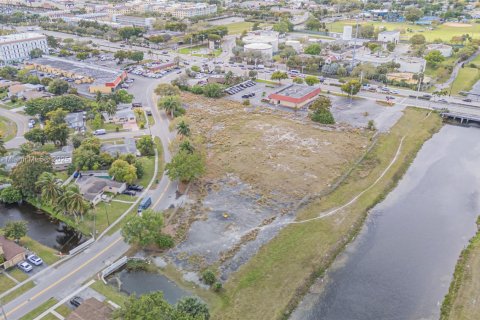 Commercial property in Lauderdale Lakes, Florida № 1962782 - photo 14