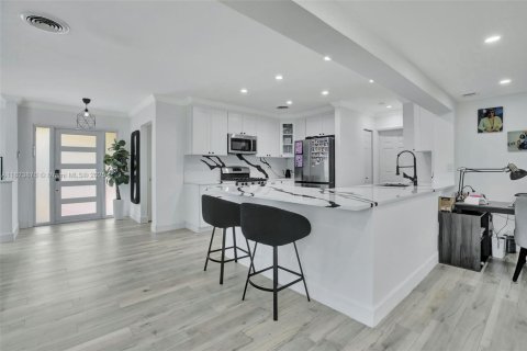 House in Hollywood, Florida 3 bedrooms № 1788422 - photo 3