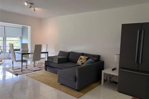 Купить кондоминиум в Бока-Ратон, Флорида 2 спальни, 77.2м2, № 1988361 - фото 2