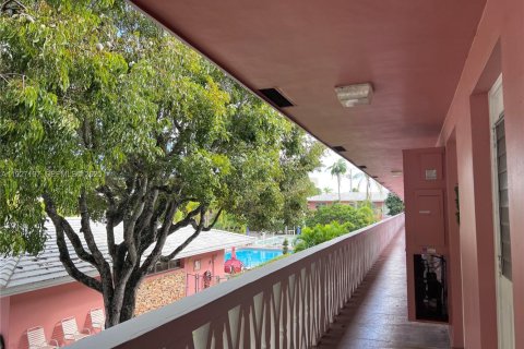 Купить кондоминиум в Бока-Ратон, Флорида 2 спальни, 77.2м2, № 1988361 - фото 25