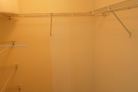 Condominio en venta en Hallandale Beach, Florida, 2 dormitorios, 125.79 m2 № 1959818 - foto 24