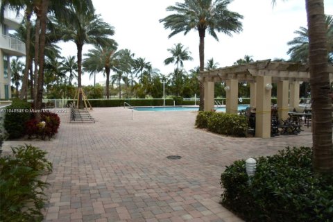 Condominio en venta en Hallandale Beach, Florida, 2 dormitorios, 125.79 m2 № 1959818 - foto 28