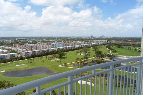 Condominio en venta en Hallandale Beach, Florida, 2 dormitorios, 125.79 m2 № 1959818 - foto 12