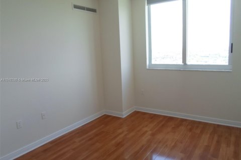 Condominio en venta en Hallandale Beach, Florida, 2 dormitorios, 125.79 m2 № 1959818 - foto 2