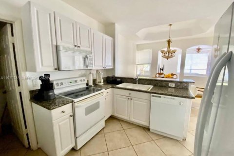 Touwnhouse à louer à Doral, Floride: 4 chambres, 196.58 m2 № 1991524 - photo 3