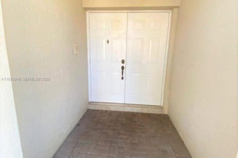 Touwnhouse à louer à Doral, Floride: 4 chambres, 196.58 m2 № 1991524 - photo 2