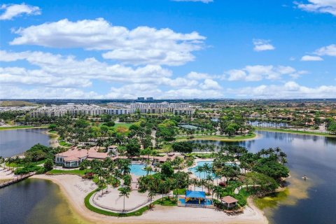 Touwnhouse à louer à Doral, Floride: 4 chambres, 196.58 m2 № 1991524 - photo 12